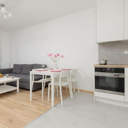Warsaw Ulrychow Apartment With Parking By Renters Buitenkant foto