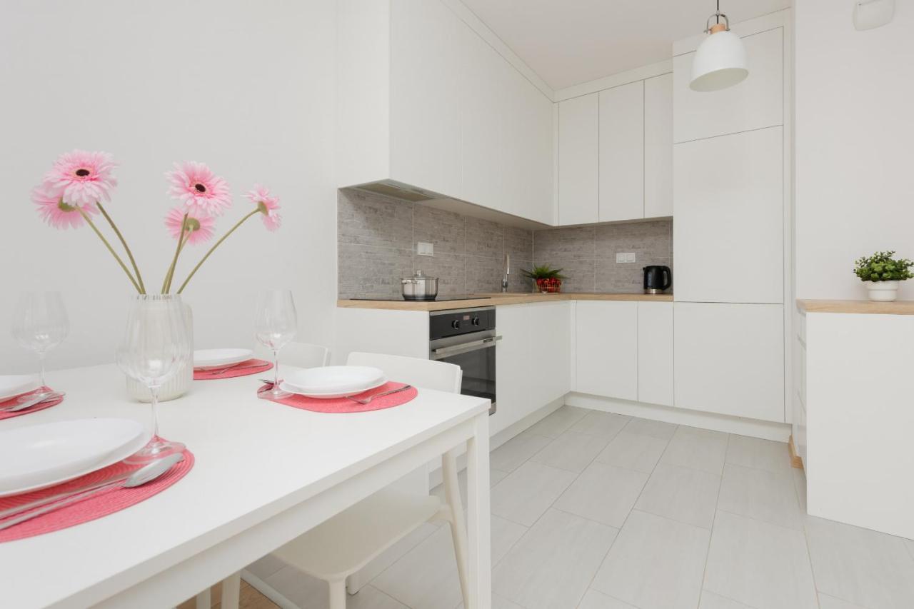 Warsaw Ulrychow Apartment With Parking By Renters Buitenkant foto
