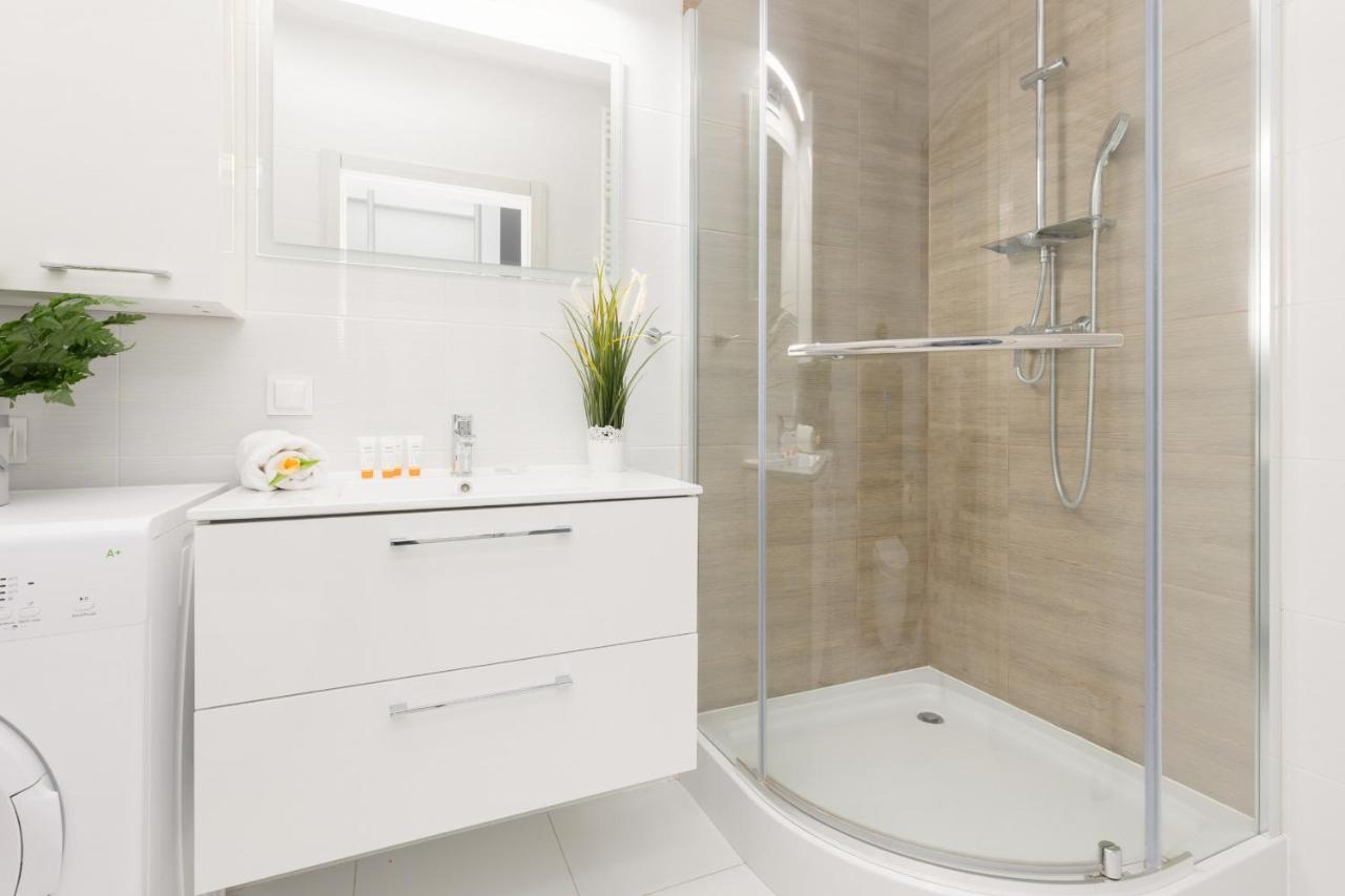 Warsaw Ulrychow Apartment With Parking By Renters Buitenkant foto