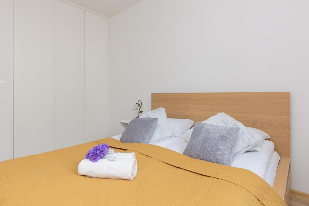 Warsaw Ulrychow Apartment With Parking By Renters Buitenkant foto