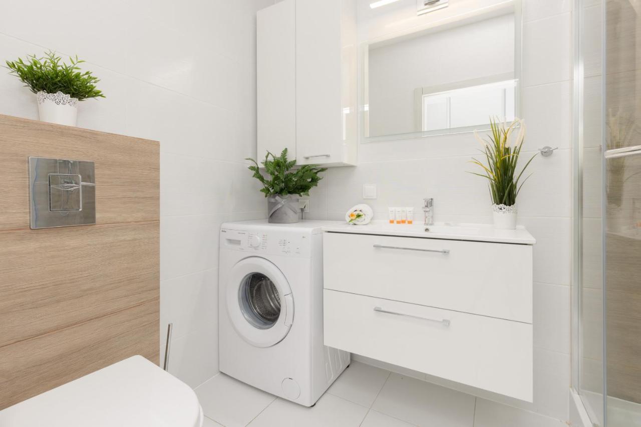 Warsaw Ulrychow Apartment With Parking By Renters Buitenkant foto