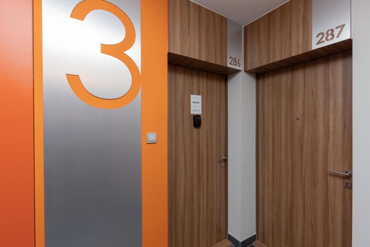 Warsaw Ulrychow Apartment With Parking By Renters Buitenkant foto
